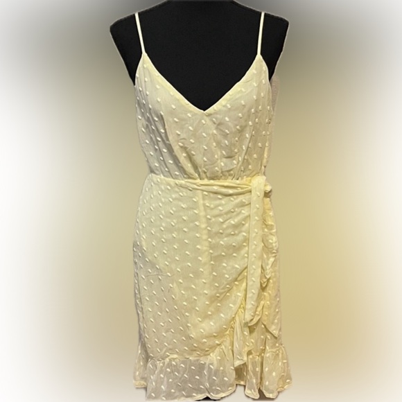 Gianni Bini Other - Cute yellow junior dress Size 12 NWT